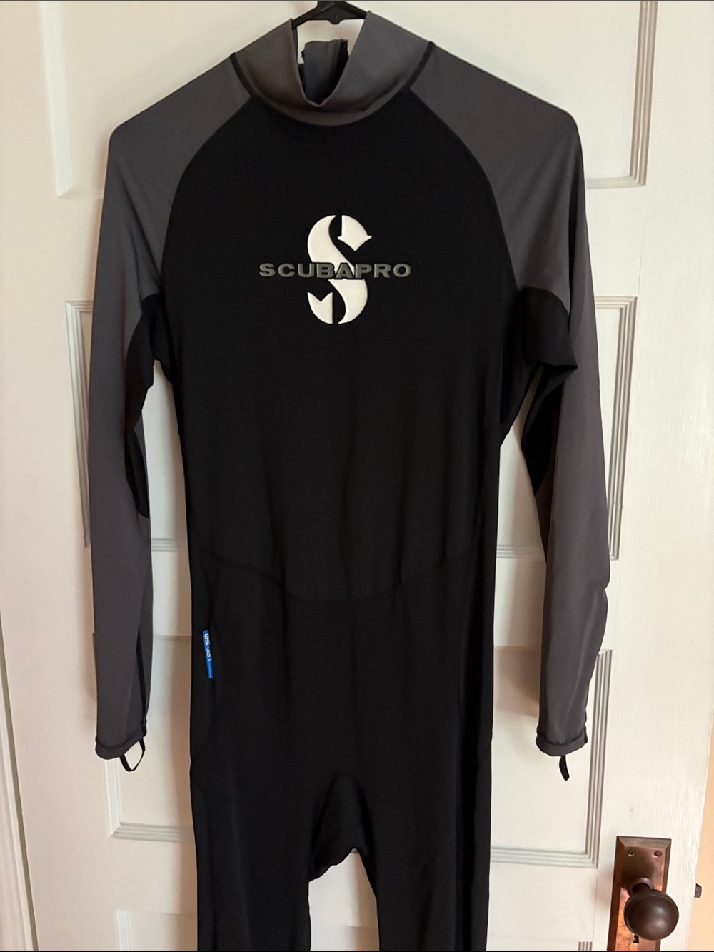 Scubapro Woman Long-Sleeve One-Piece Wetsuit in Black and Gray. Size M.